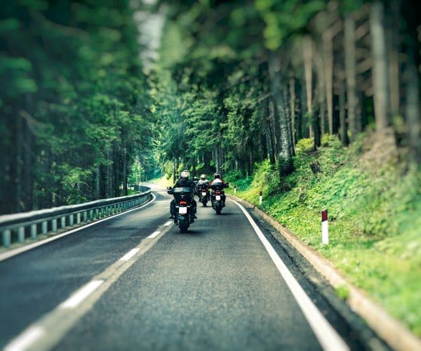Les meilleures destinations pour les motards en quête de sensations de vitesse